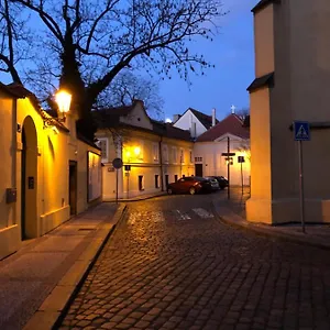 Old Town Basement Apartment